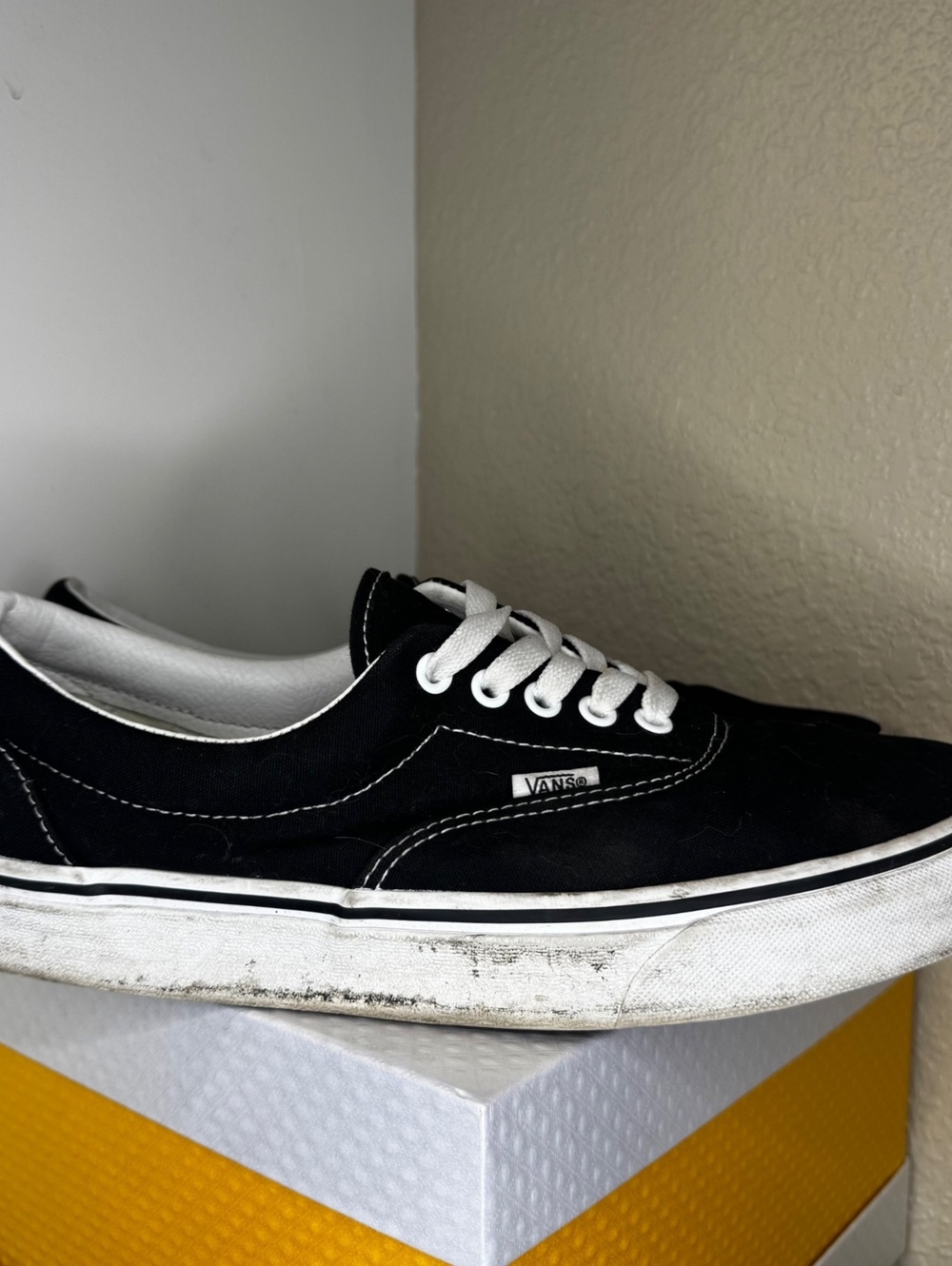 Vans Old Skool Black White Mens 10.5 Womens 12 Skate Shoes Sneakers